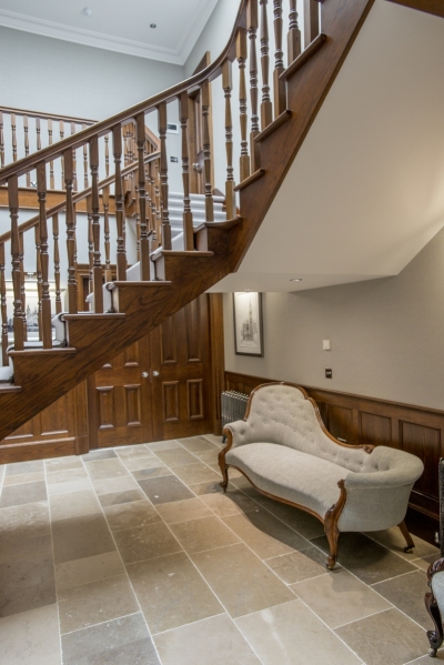 bespoke-balustrade-staircase
