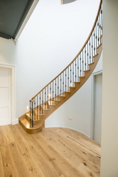bespoke-oak-staircase