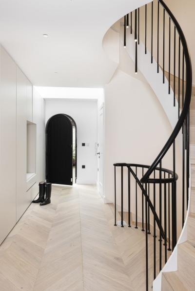 WG_GROUNDING-YOUNG-FAMILY-HOME-IN-NEW-LUXURY-AND-WARM-MINIMALISM-STYLE-TO-MEWS-HOUSE-IN-BATTERSEA-by-misch_MISCH-studio-©
