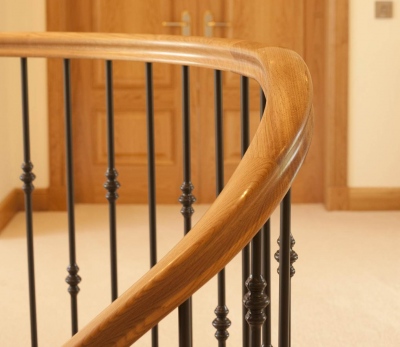 oak-handrails-bespoke-staircase