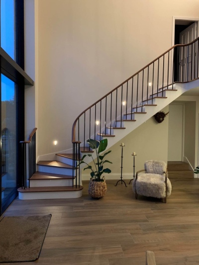 walnut-handrail-stair